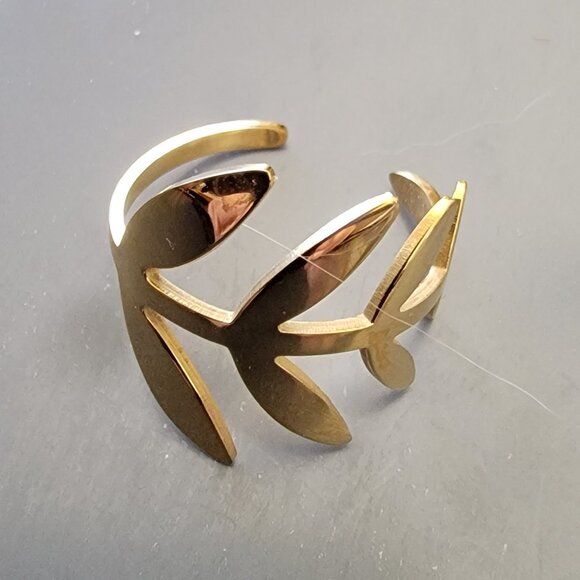 Gold-plated leaf-design ring - Picture 1 of 2